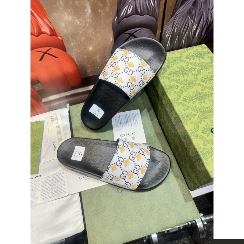 G*u*i slippers
